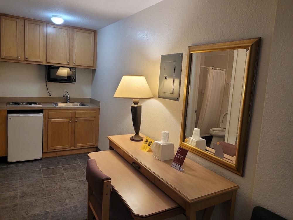 Queens Lodge Motel photo 7