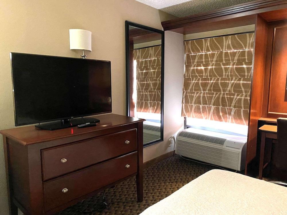The Addison Hotel, SureStay Collection by Best Western photo 4