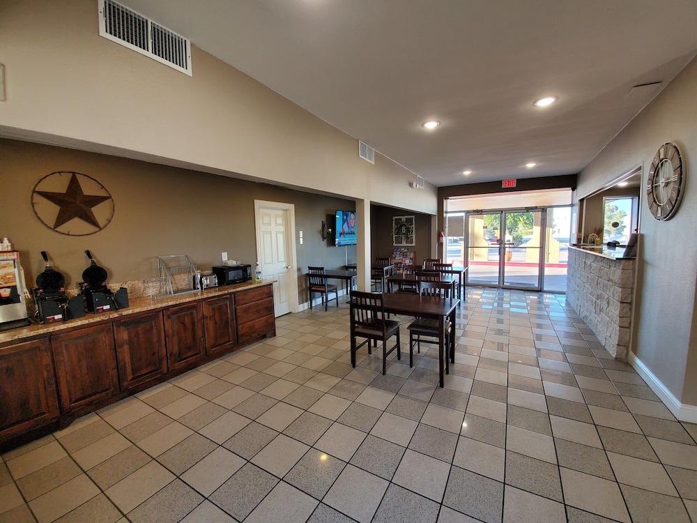 Super 8 by Wyndham Abilene North photo 16