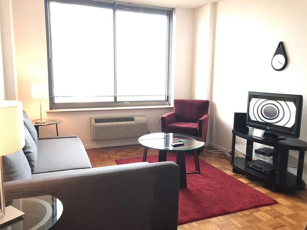 Downtown Luxury Suites photo 13
