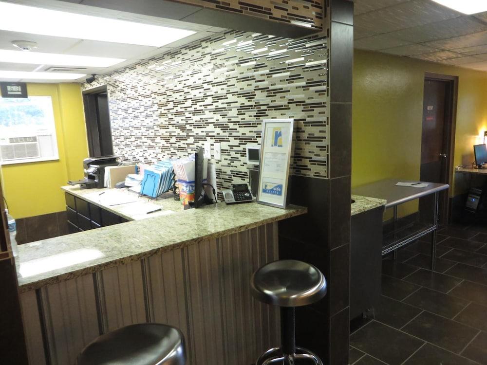 Riverside Suites photo 26