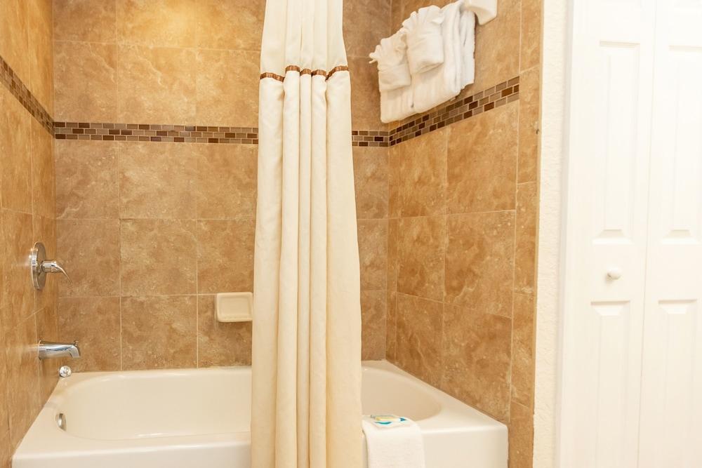 Coconut Cove All-Suite Hotel photo 6