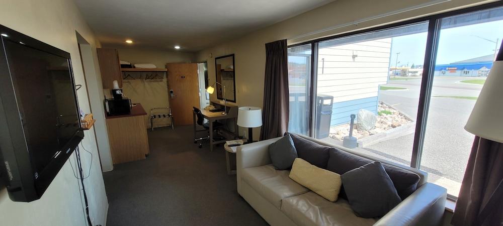 Pictured Rocks Inn & Suites photo 30