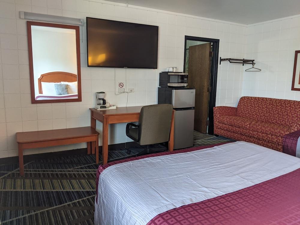 Skyview Motel photo 32