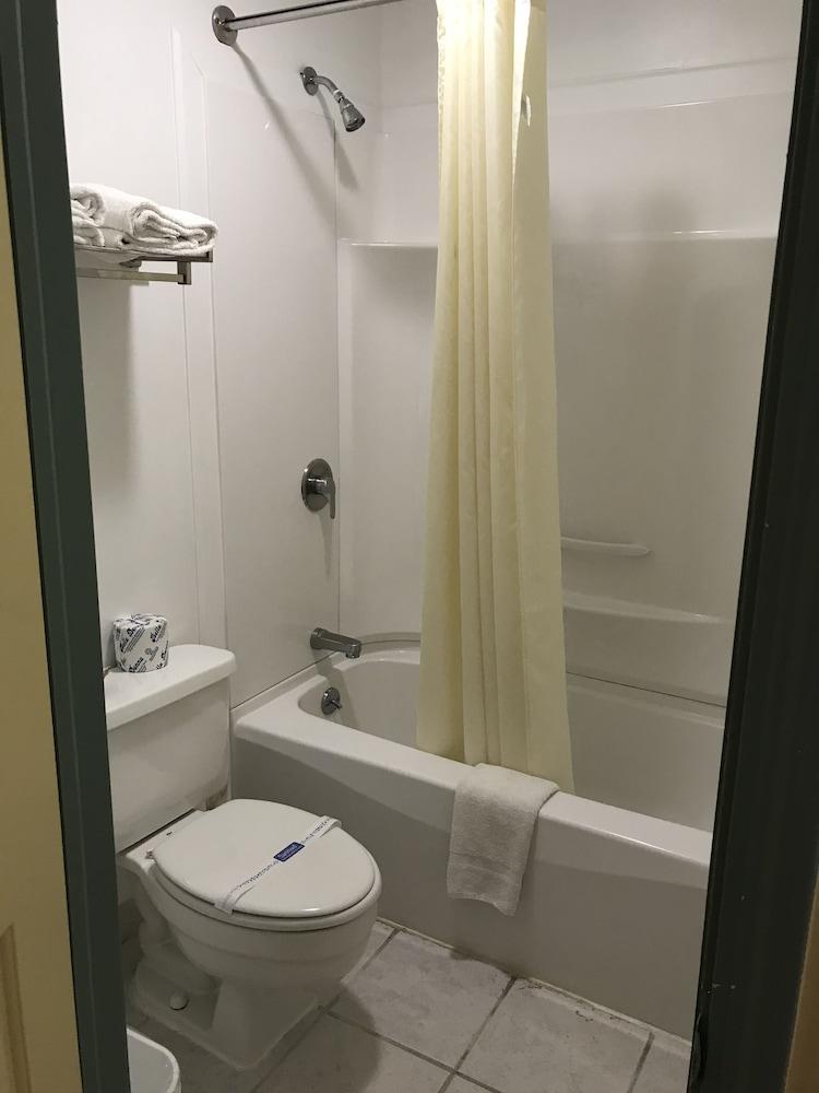 Parkview Motel photo 16