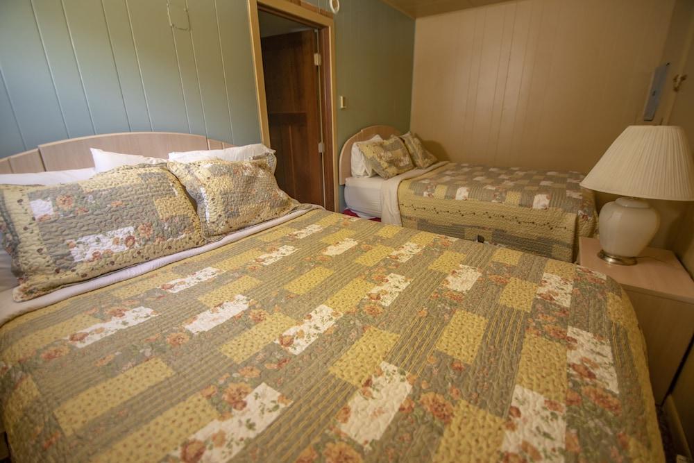 Ridges Inn & Suites photo 59