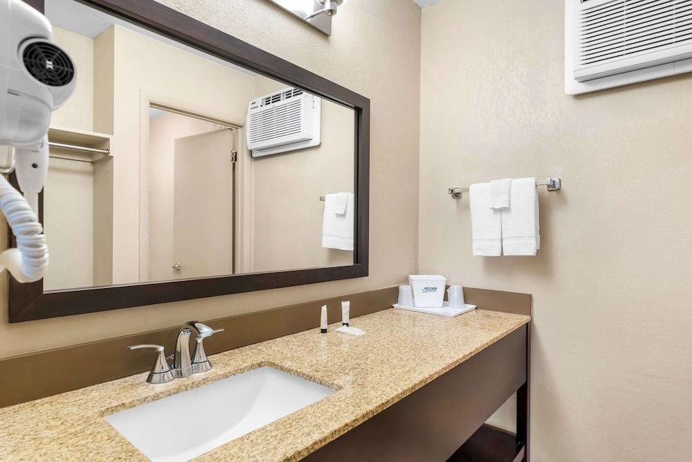 Americas Best Value Inn Yakima photo 25