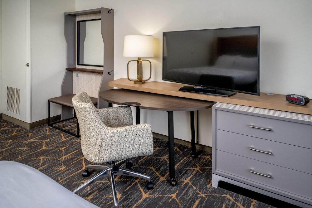 Holiday Inn Hotel & Suites Beckley by IHG photo 12