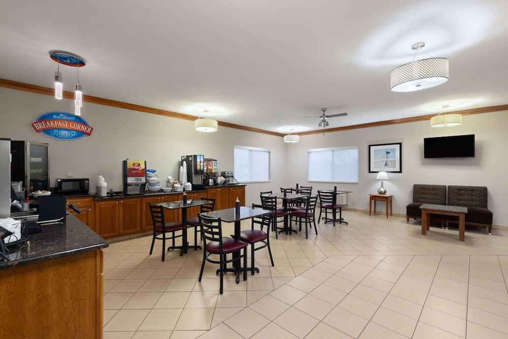 Baymont by Wyndham Waterloo photo 28