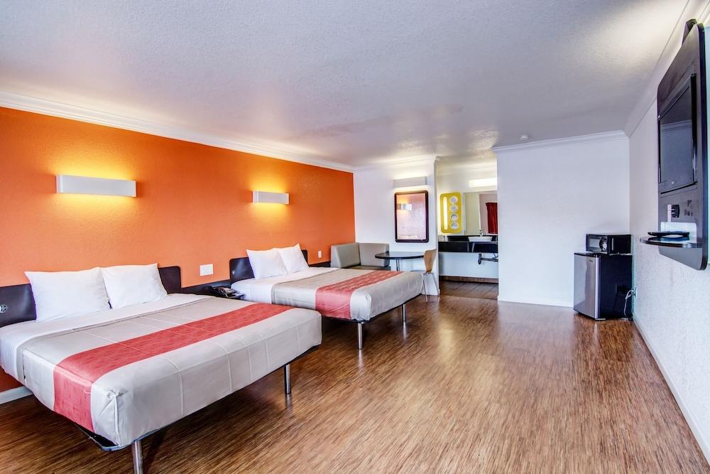 Motel 6 Manteca, CA photo 12