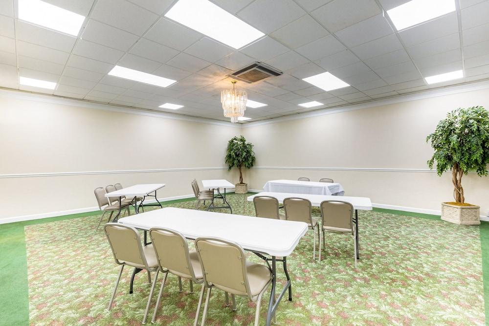 OYO Hotel Baton Rouge - Mead Rd Louisiana photo 6