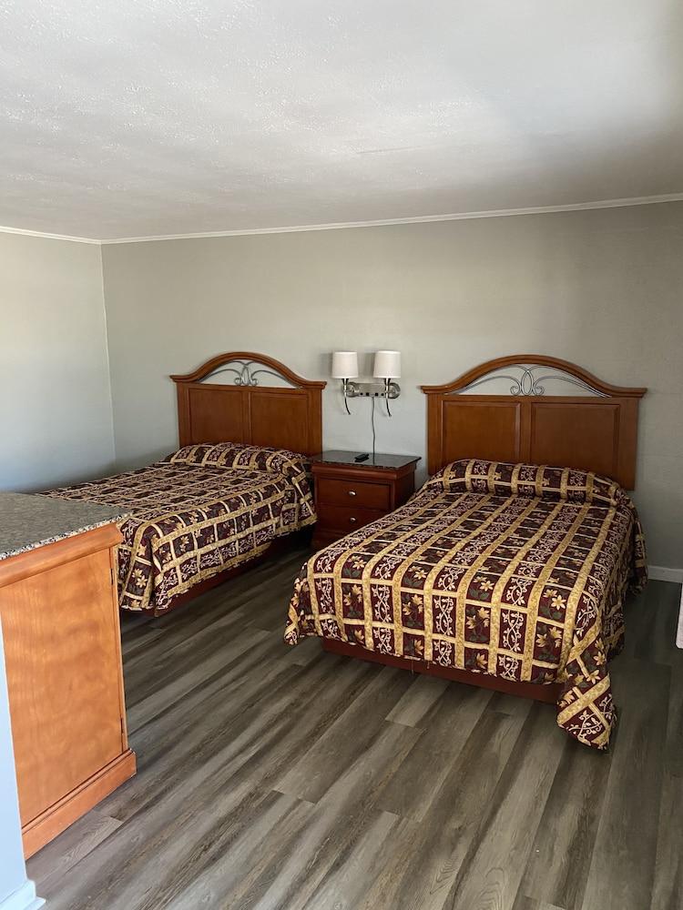 Oak Tree Inn photo 5