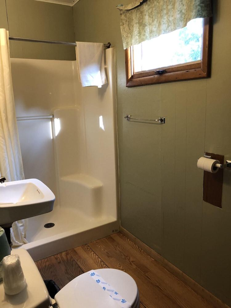 Sportsman's Lodge photo 39