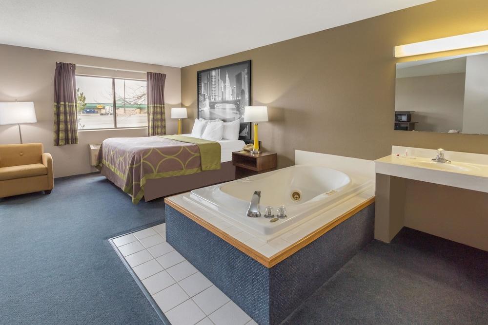 Super 8 by Wyndham Hebron Lowell Area photo 6