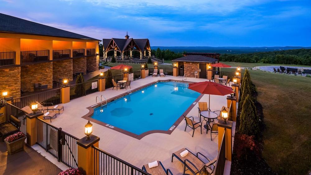 Aiden by Best Western Warm Springs Hotel and Event Center photo 8