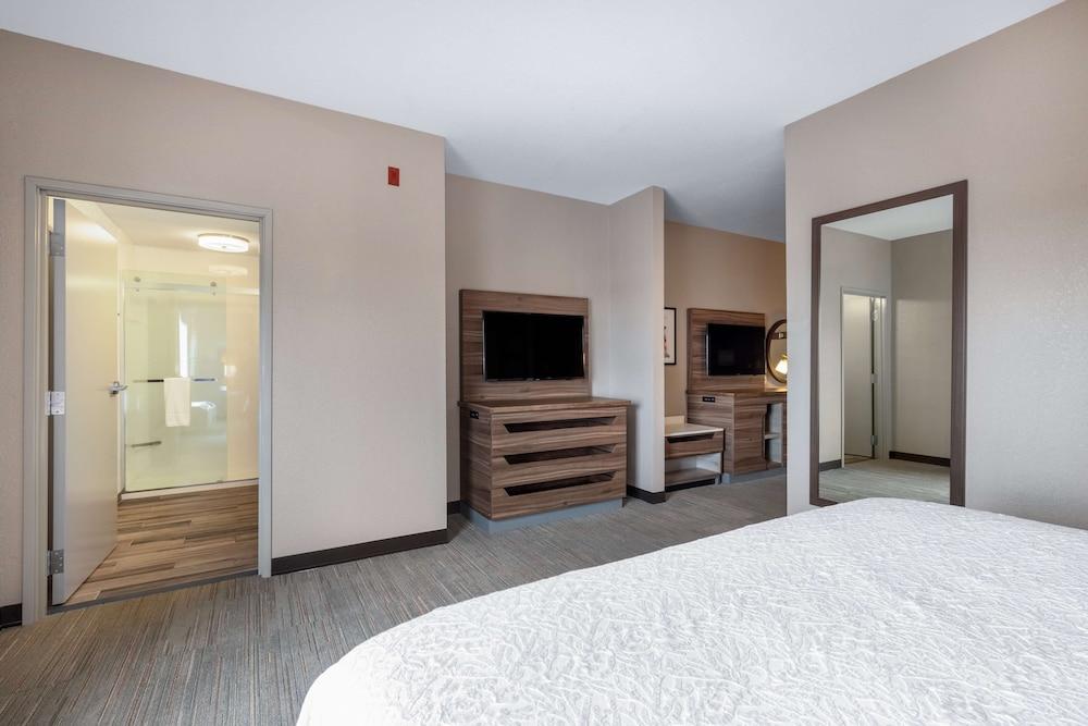 Hampton Inn St. Robert/Ft. Leonard Wood photo 38