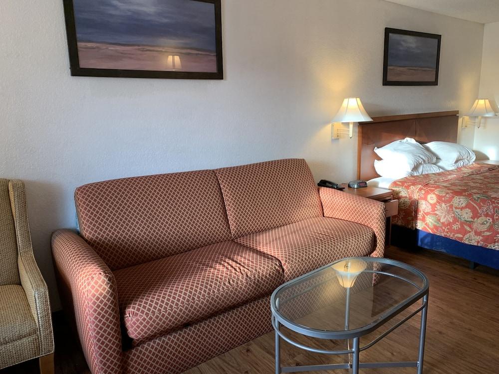 Travelodge Suites by Wyndham MacClenny/I-10 photo 14