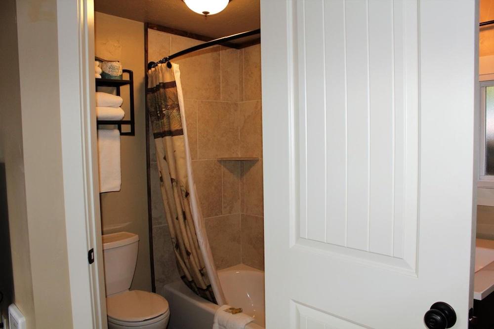 Elkhorn Cabins And Inn photo 33