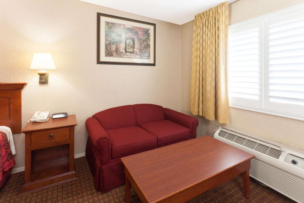 Days Inn by Wyndham Alhambra CA photo 8