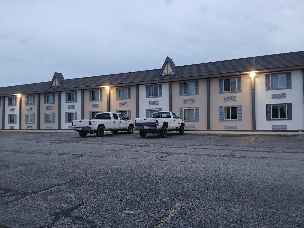 Travelodge by Wyndham Gaylord photo 10