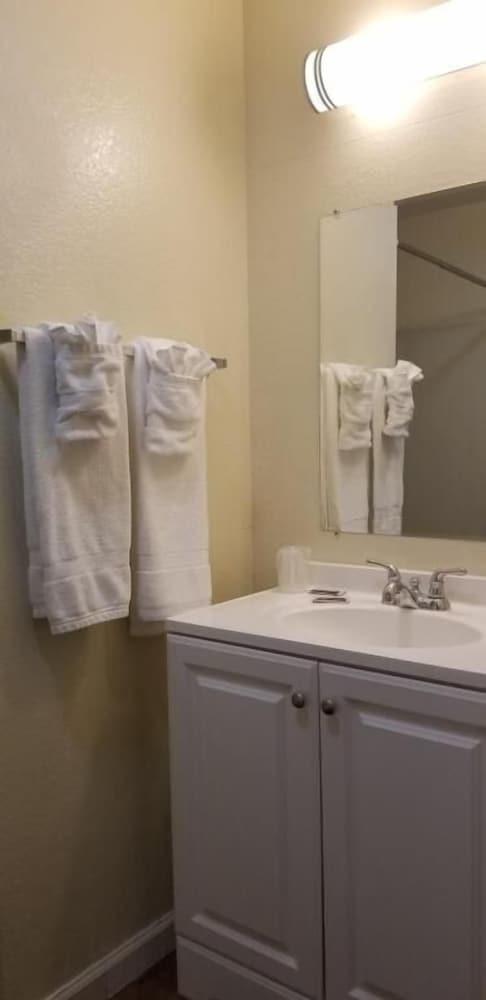 Sierra Crossing Motel photo 14