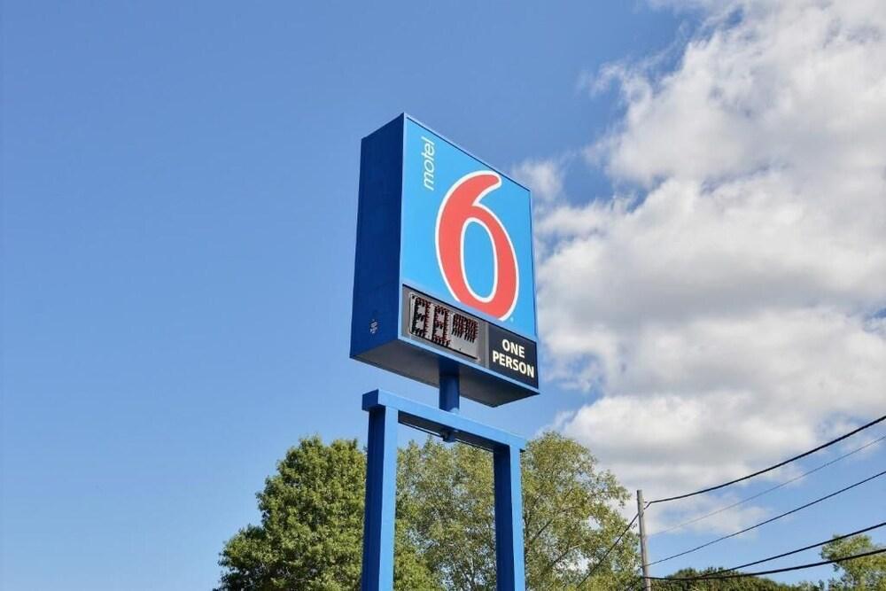 Motel 6 Danvers, MA - Boston North photo 11