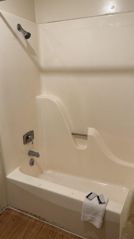 Economy Inn photo 15