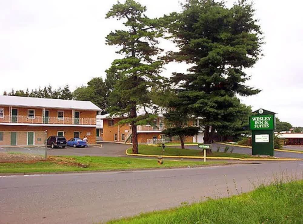 Wesley Inn & Suites photo 1