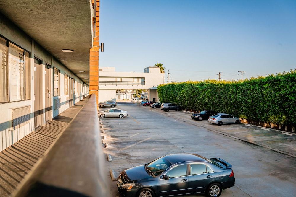 Gateway Inn Gardena photo 39