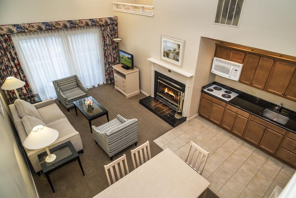Water's Edge Resort & Spa photo 28