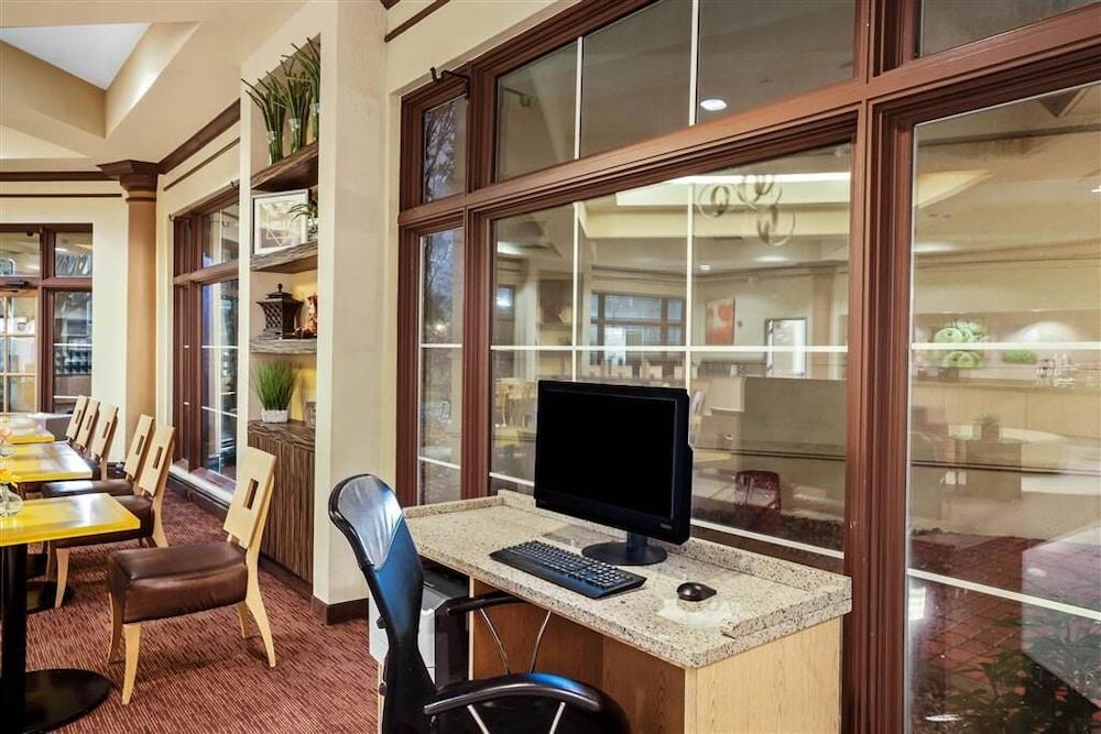 Holiday Inn Express & Suites Memphis East by IHG photo 51