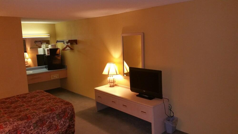 Victorian Inn photo 8