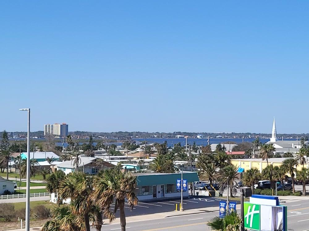 Beachside Hotel photo 52