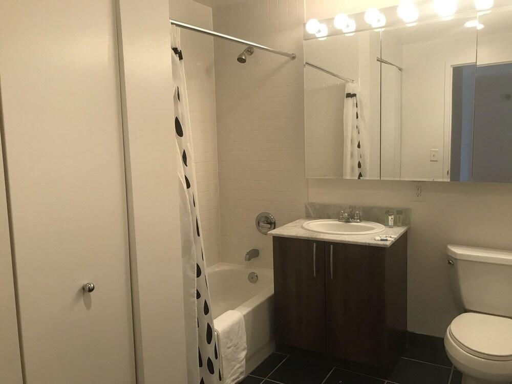 Downtown Luxury Suites photo 7
