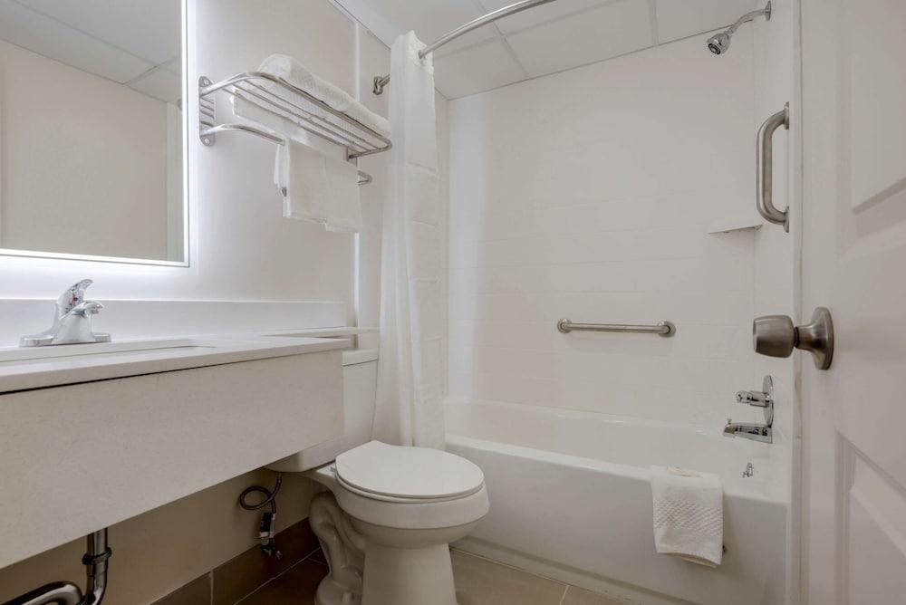 Quality Inn & Suites New Hartford - Utica photo 18