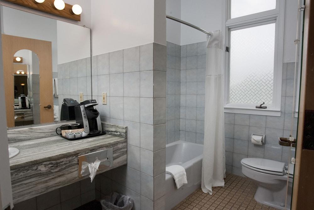 La Tourelle Inn & Spa photo 36