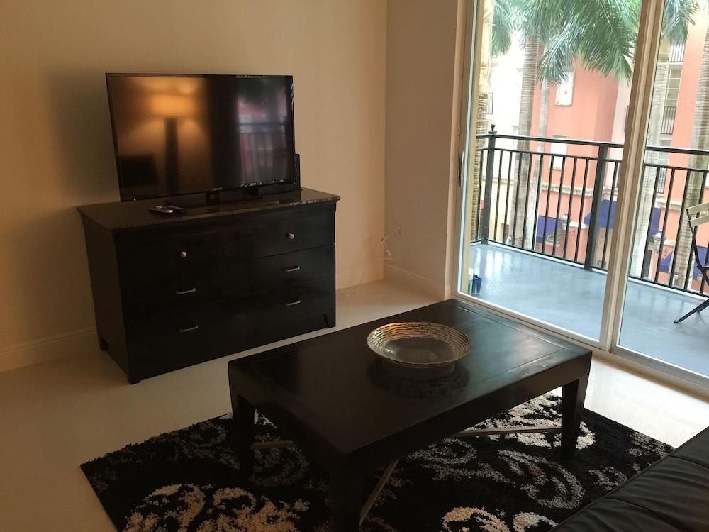 LYX Suites at Merrick Park in Coral Gables photo 52