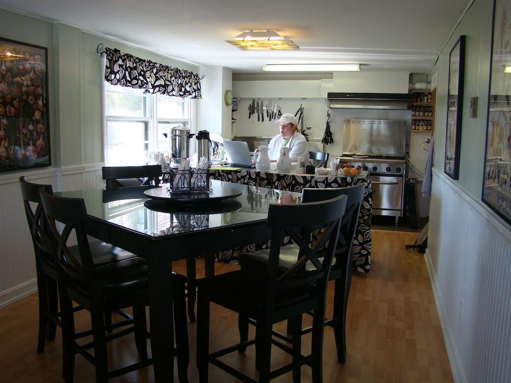 Bay Leaf Cottages & Bistro photo 44