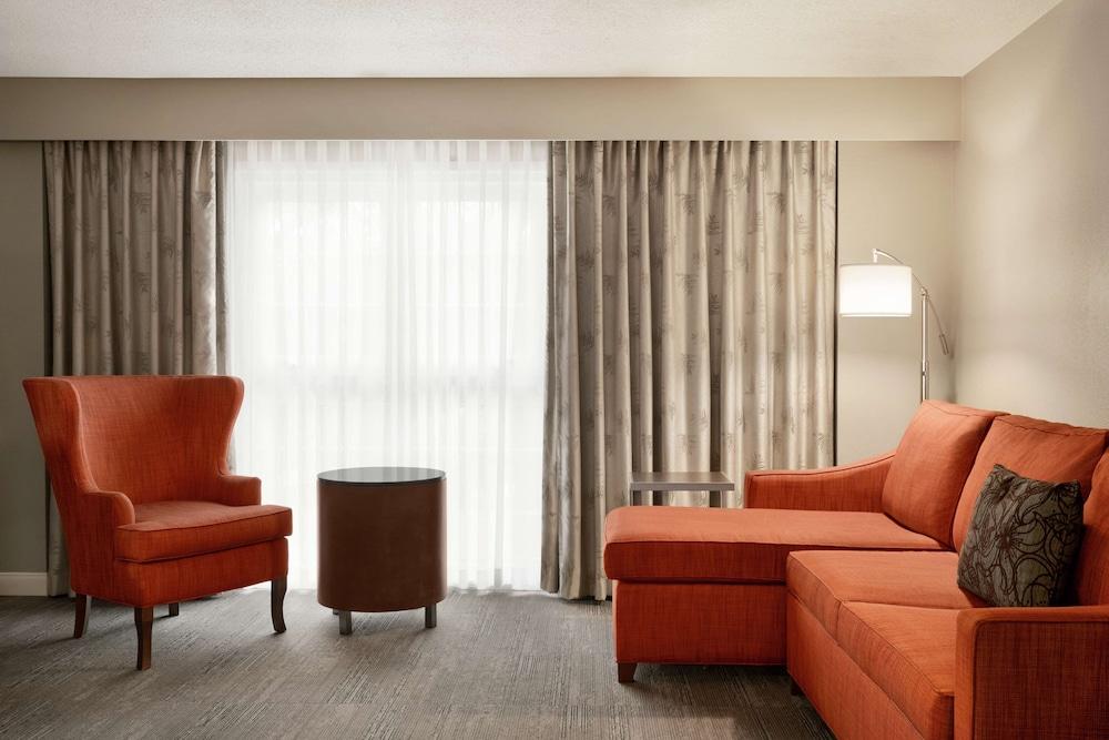 Hampton Inn New Orleans-St. Charles Ave./Garden District photo 32