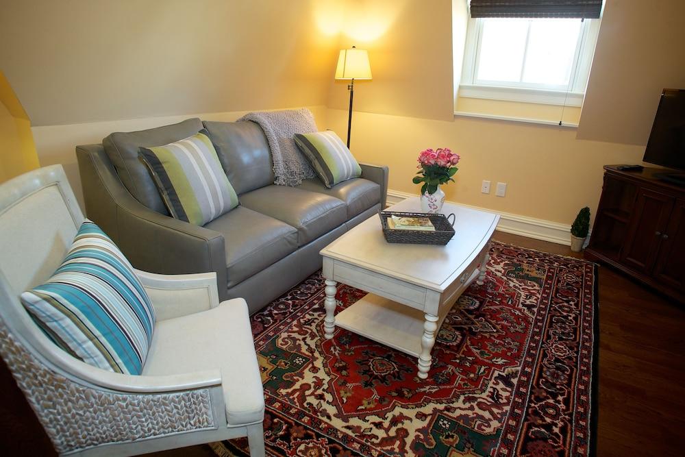 Guesthouse at Norwalk Inn photo 7