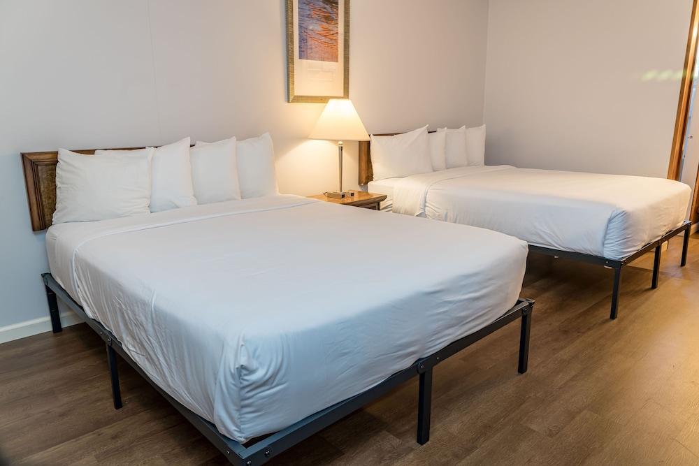 Travelers Inn photo 21
