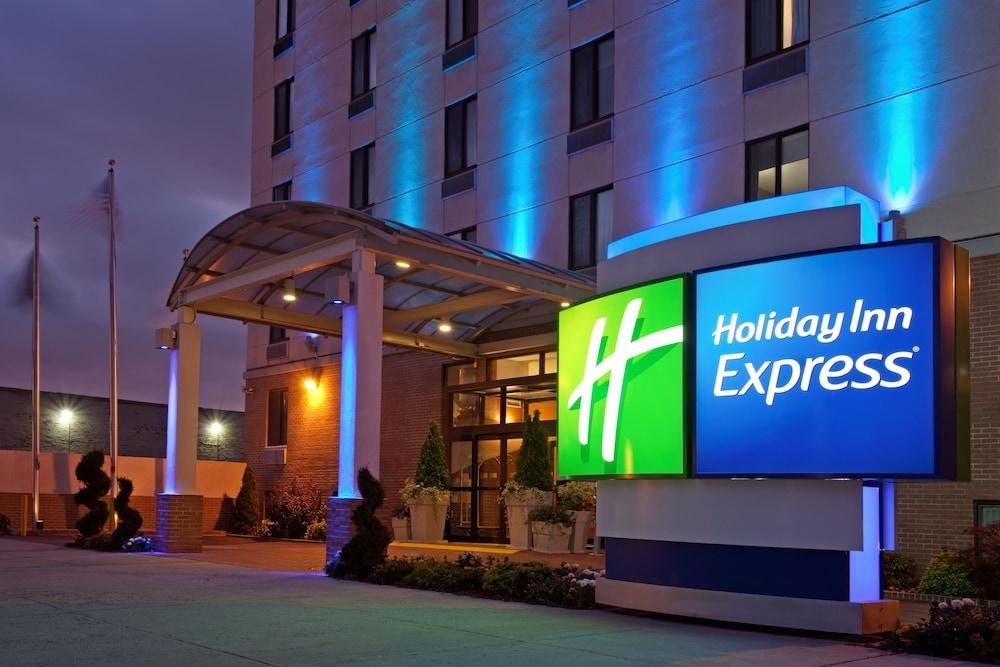 Holiday Inn Express Brooklyn, an IHG Hotel photo 28