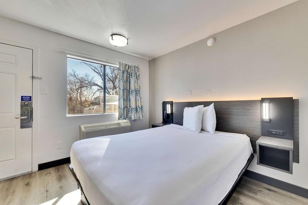 Motel 6 Austin, TX - Airport - South photo 8
