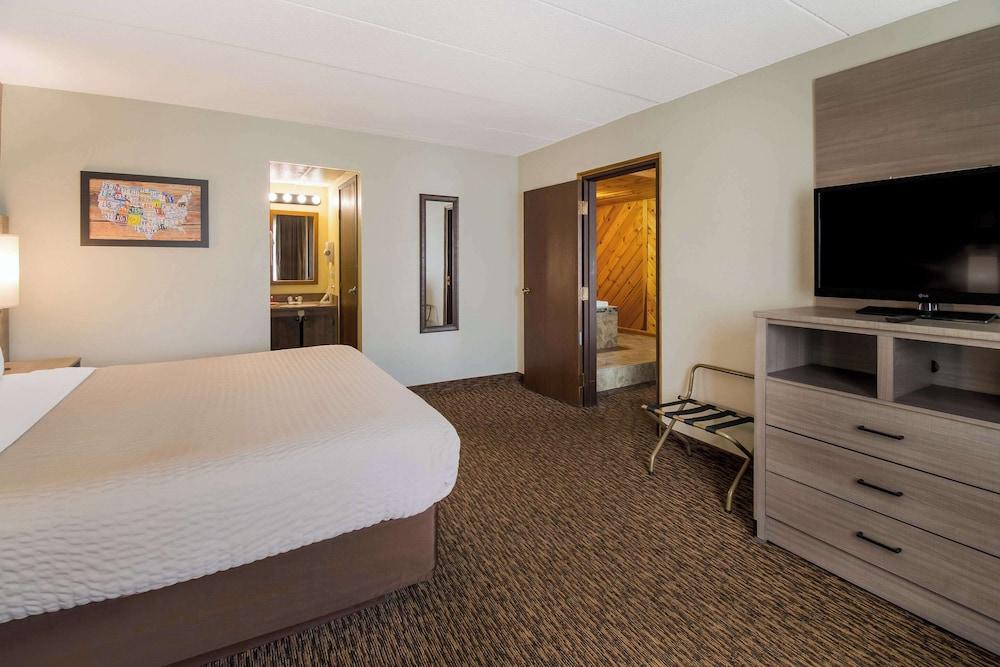 Econo Lodge Duluth near Miller Hill Mall photo 31