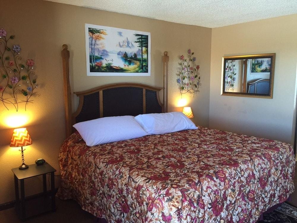 La Siesta Motel & RV Resort photo 10