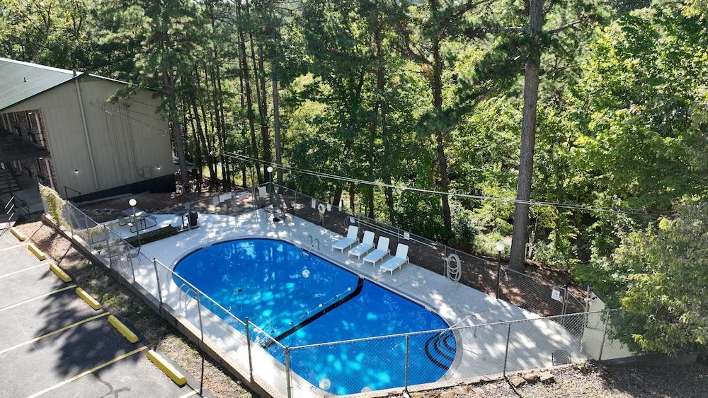 Travelers Inn photo 40