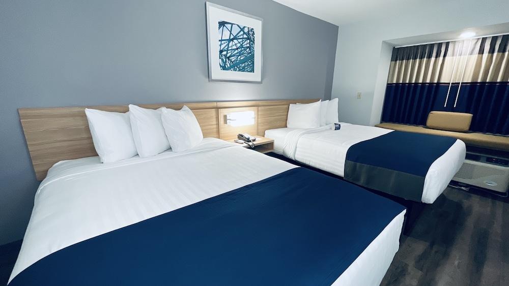 Microtel Inn & Suites by Wyndham Tuscaloosa East photo 11