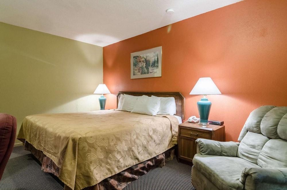 Executive Inn photo 14