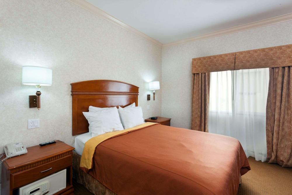 Howard Johnson Hotel & Suites by Wyndham Pico Rivera photo 10