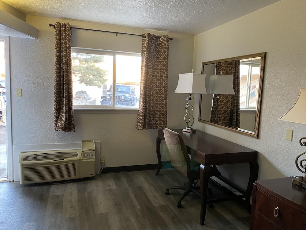 Four Corners Inn photo 9